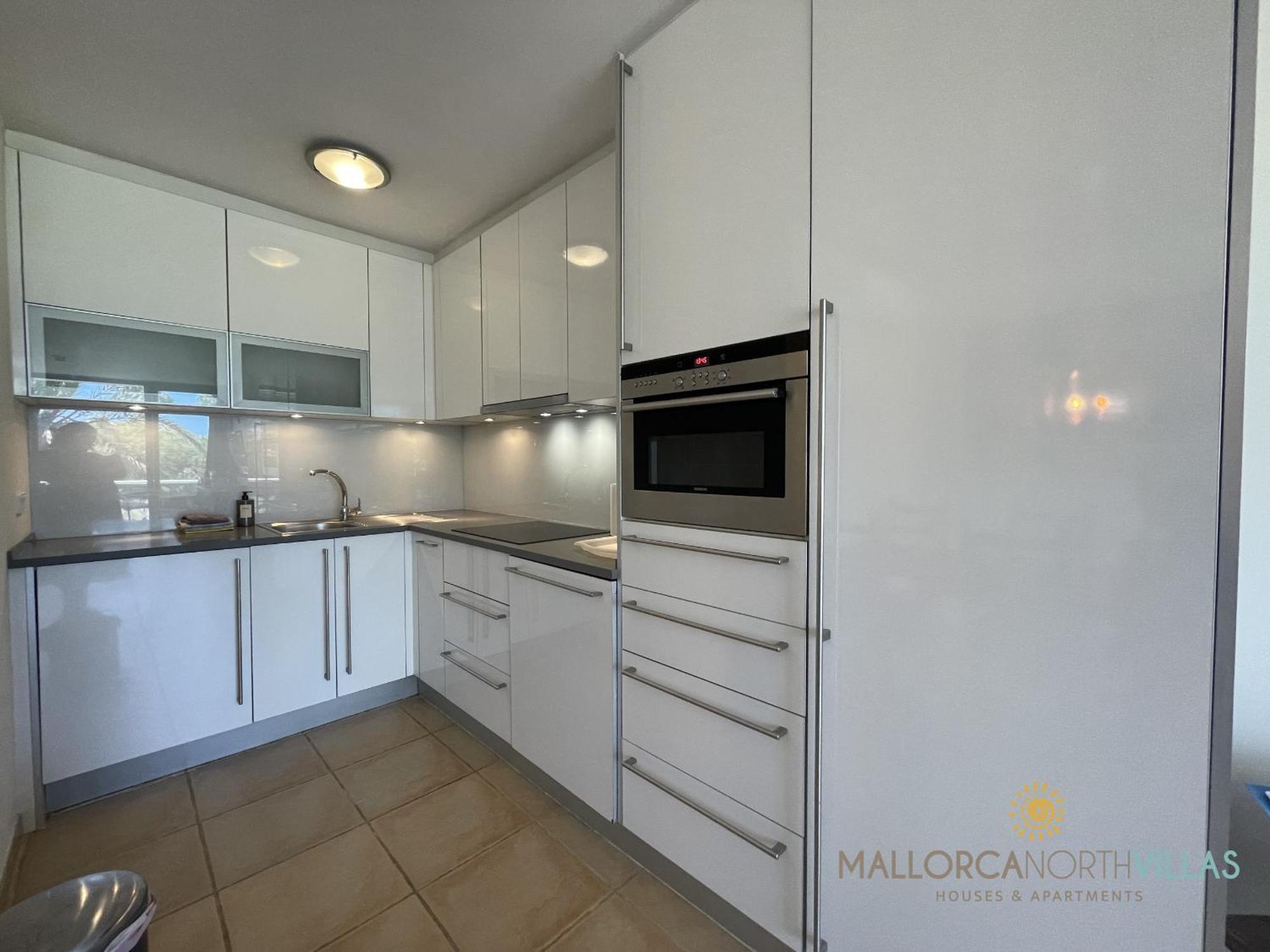 Sunny Spacious Family In Apartment *